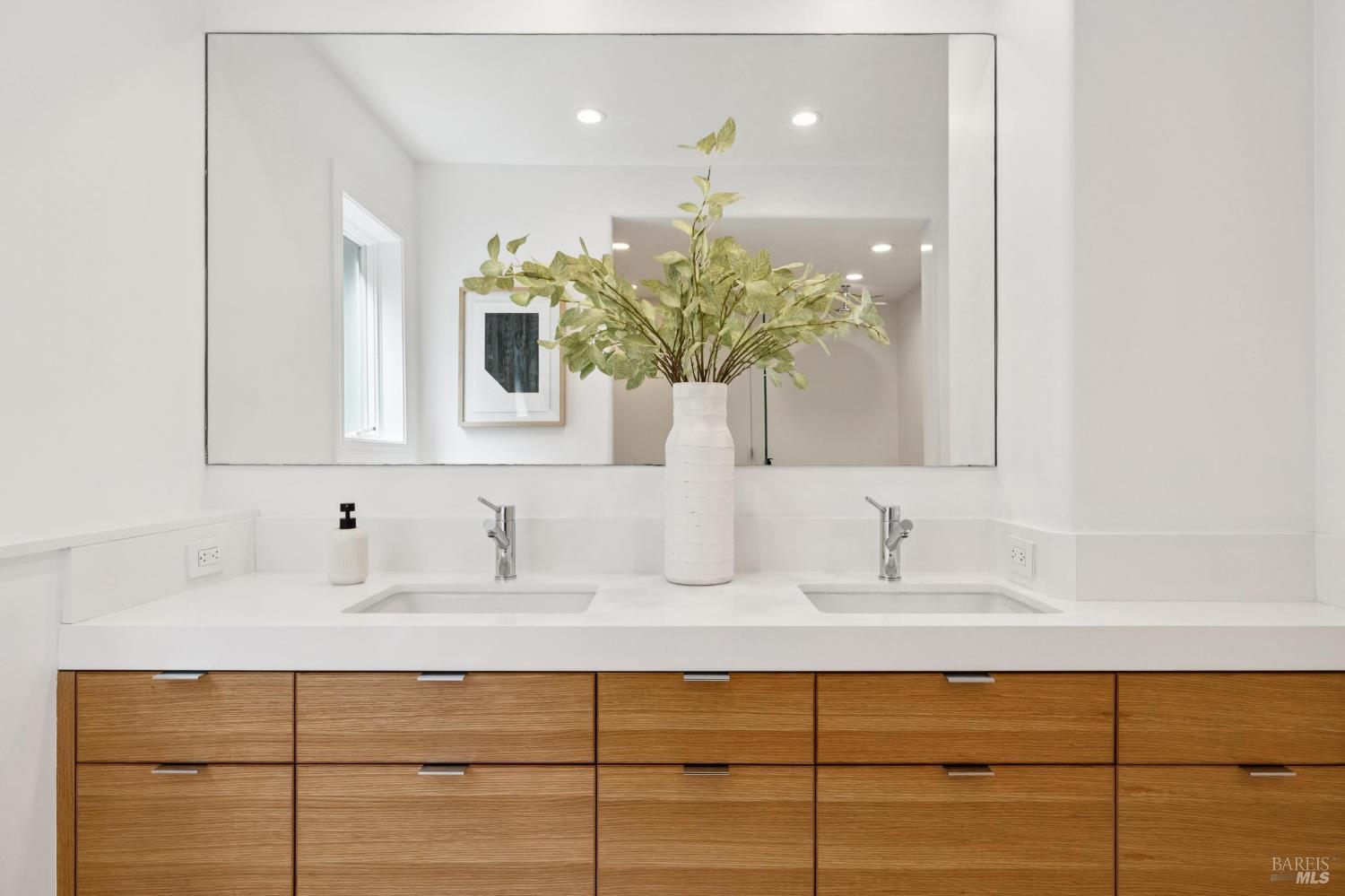 Detail Gallery Image 52 of 72 For 260 Spencer Ave, Sausalito,  CA 94965 - 5 Beds | 5 Baths