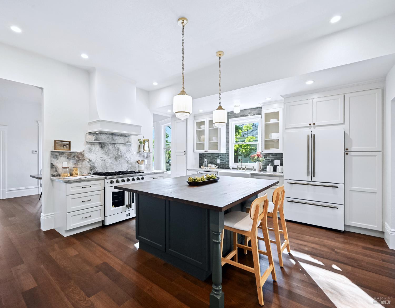 Detail Gallery Image 17 of 66 For 15 8th St, Petaluma,  CA 94952 - 3 Beds | 2/1 Baths