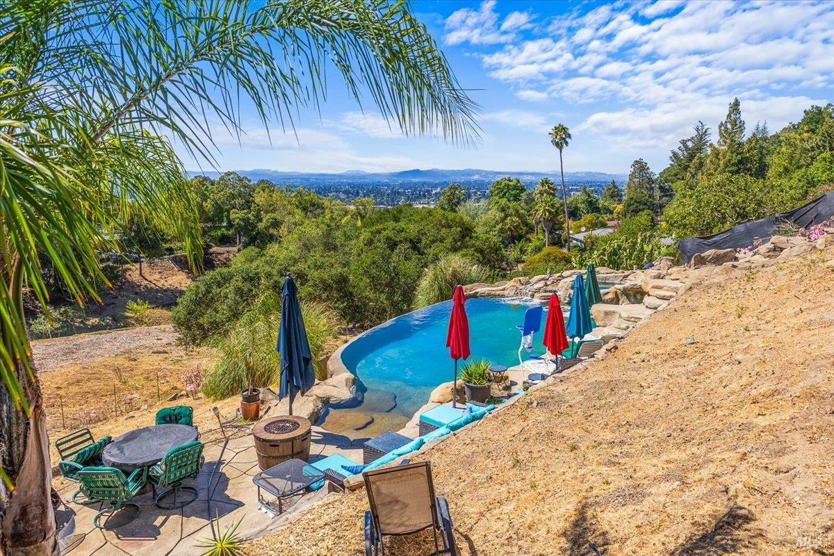 Detail Gallery Image 42 of 52 For 4331 Panorama Dr, Santa Rosa,  CA 95404 - 6 Beds | 3 Baths