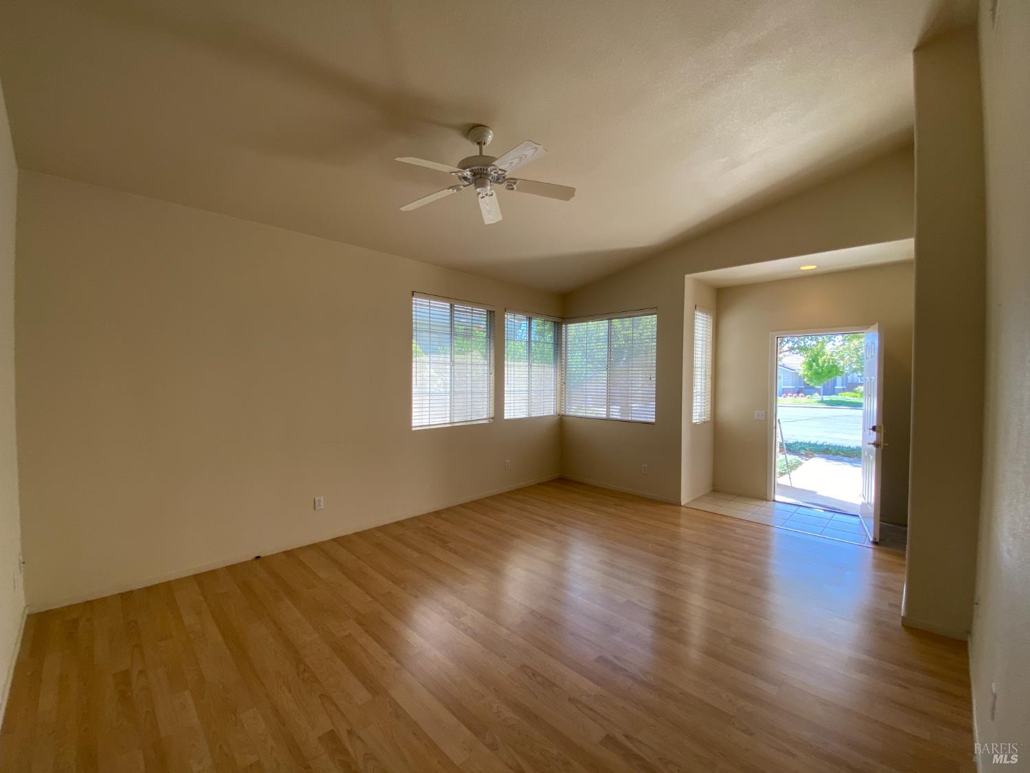 Detail Gallery Image 7 of 57 For 331 Pippin Ct, Vacaville,  CA 95687 - 2 Beds | 2 Baths