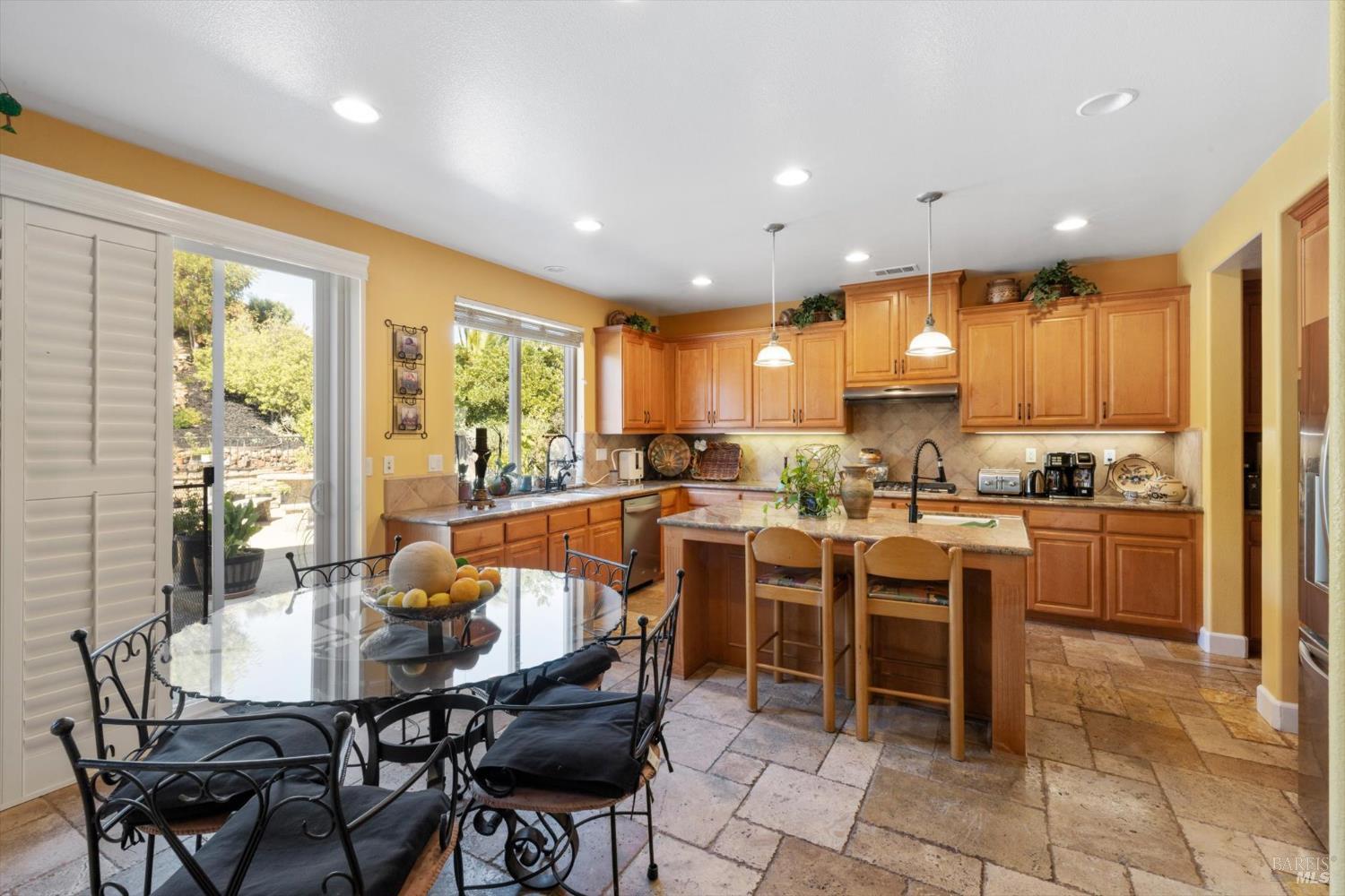 Detail Gallery Image 14 of 78 For 425 Arguello Dr, Benicia,  CA 94510 - 4 Beds | 2/1 Baths