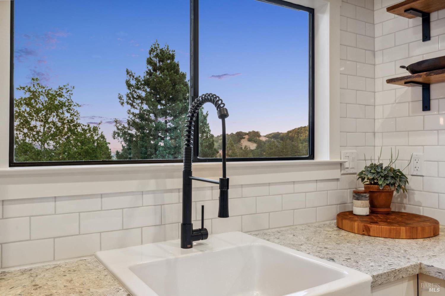 Detail Gallery Image 12 of 42 For 2 Columbine Ln, Novato,  CA 94947 - 3 Beds | 2/1 Baths