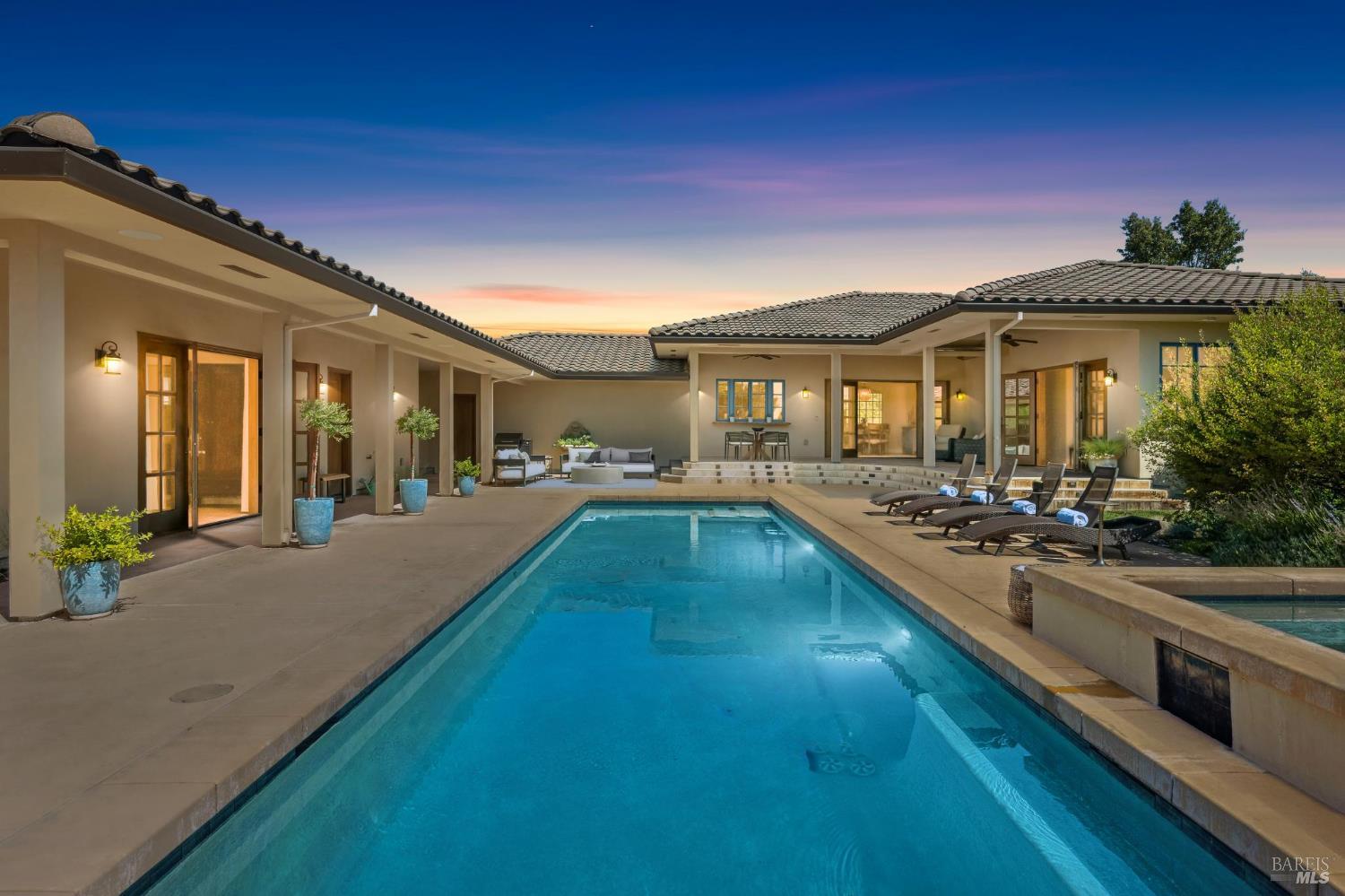 Detail Gallery Image 1 of 46 For 1057 Red Tail Rd, Healdsburg,  CA 95448 - 2 Beds | 3/1 Baths