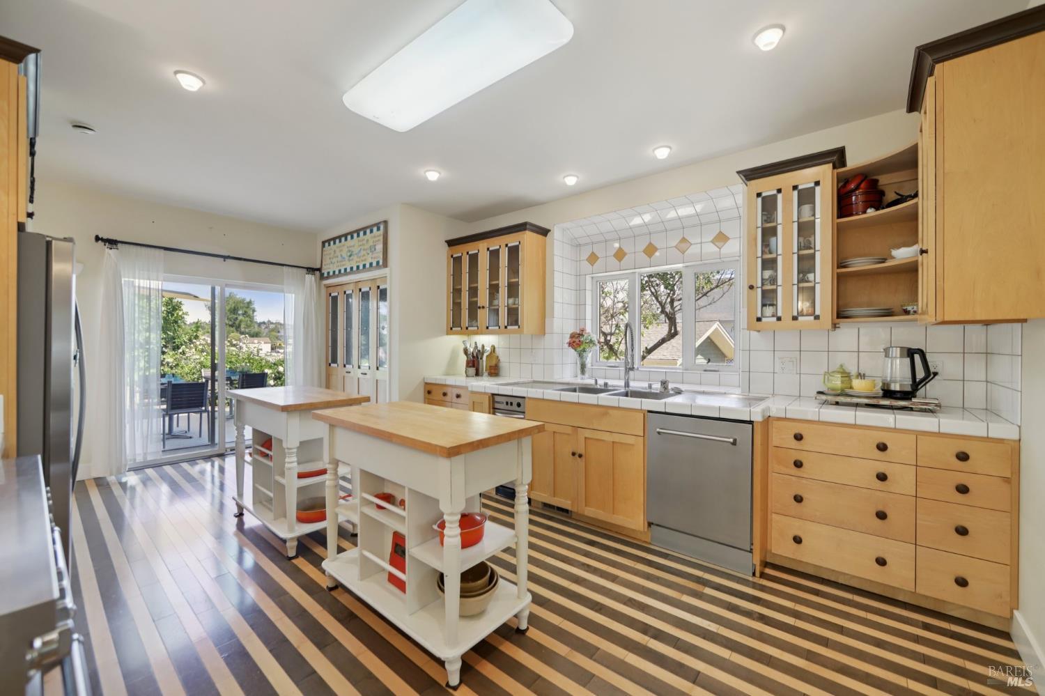 Detail Gallery Image 22 of 99 For 161 E D St, Benicia,  CA 94510 - 4 Beds | 3/1 Baths