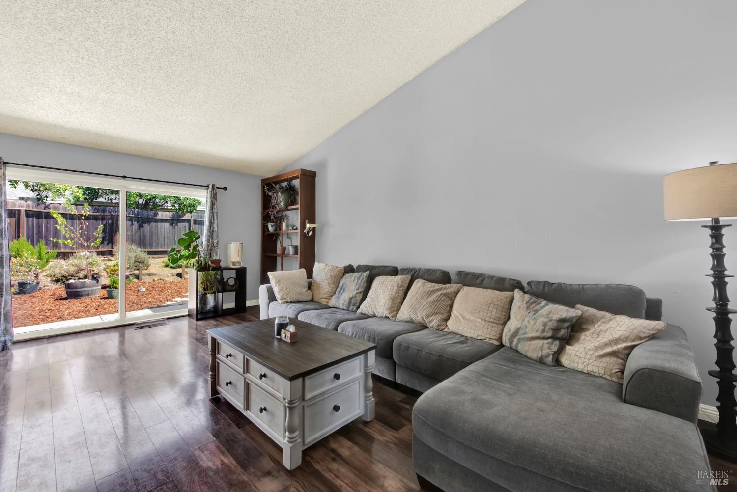 Detail Gallery Image 13 of 50 For 2968 Juniper St, Fairfield,  CA 94533 - 3 Beds | 2 Baths