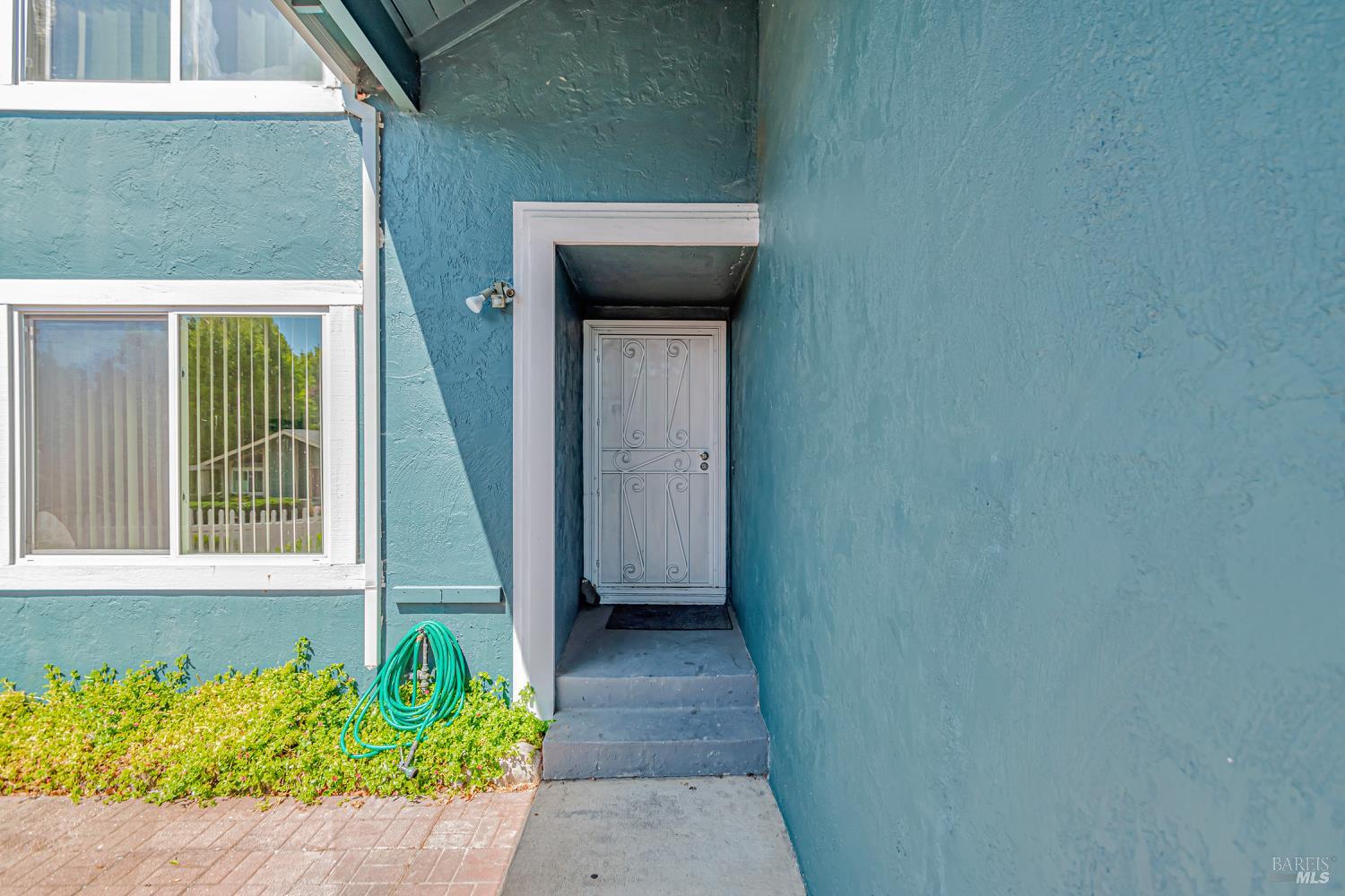 Detail Gallery Image 4 of 48 For 5209 San Luis Ave, Santa Rosa,  CA 95409 - 5 Beds | 3/1 Baths