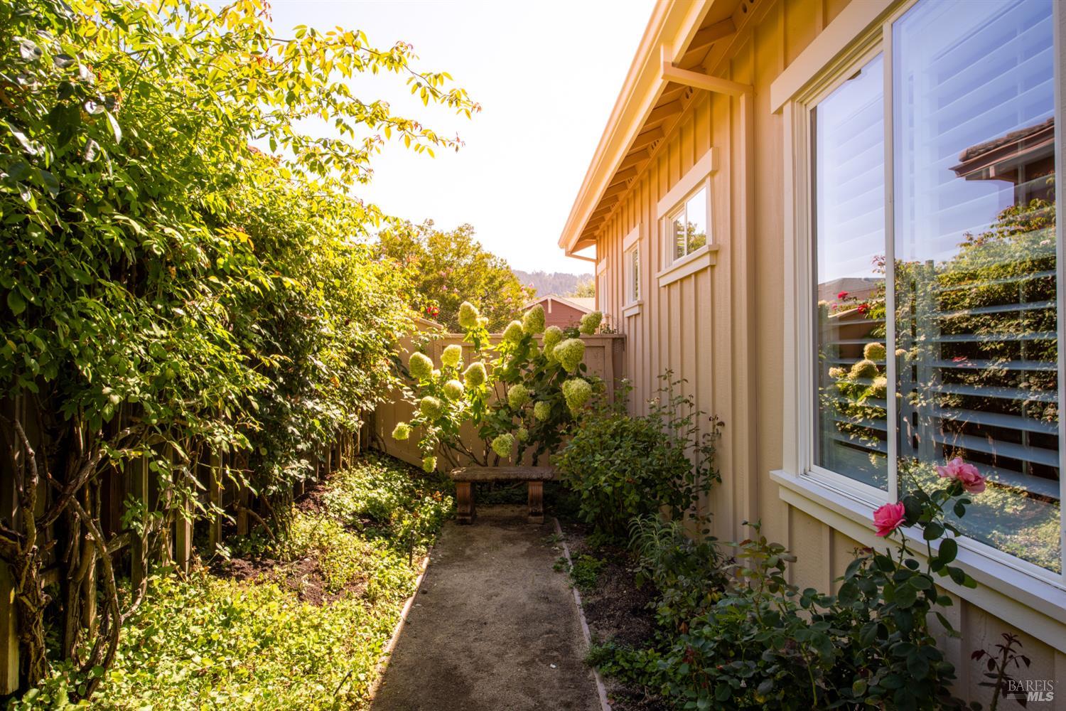 Detail Gallery Image 32 of 39 For 7518 Walnut Orchard Way, Santa Rosa,  CA 95409 - 3 Beds | 2 Baths