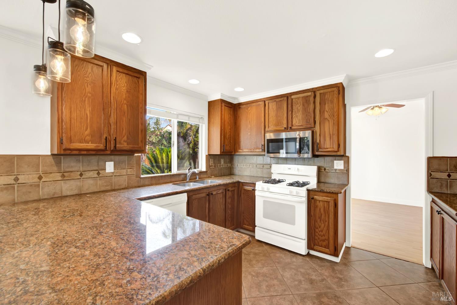 Detail Gallery Image 31 of 99 For 218 Donegal Ct, Vacaville,  CA 95688 - 4 Beds | 2/1 Baths