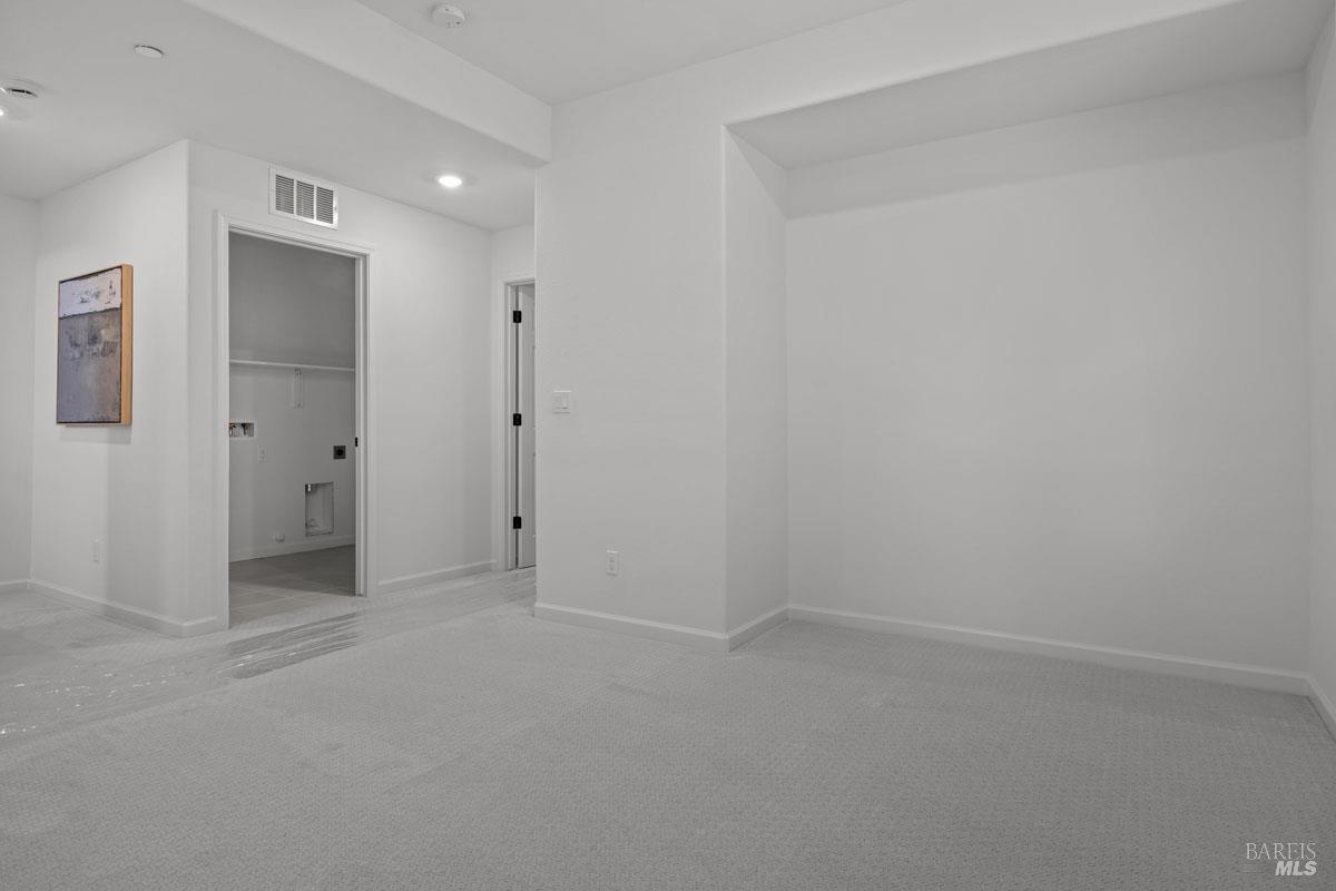 Detail Gallery Image 12 of 21 For 2 Topaz Ct, Petaluma,  CA 94952 - 3 Beds | 3 Baths