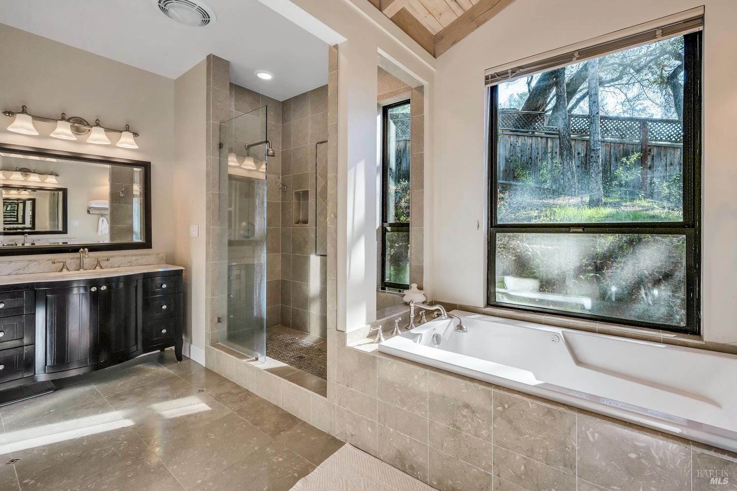 Detail Gallery Image 14 of 37 For 522 Meadowood Ln, Saint Helena,  CA 94574 - 2 Beds | 3 Baths
