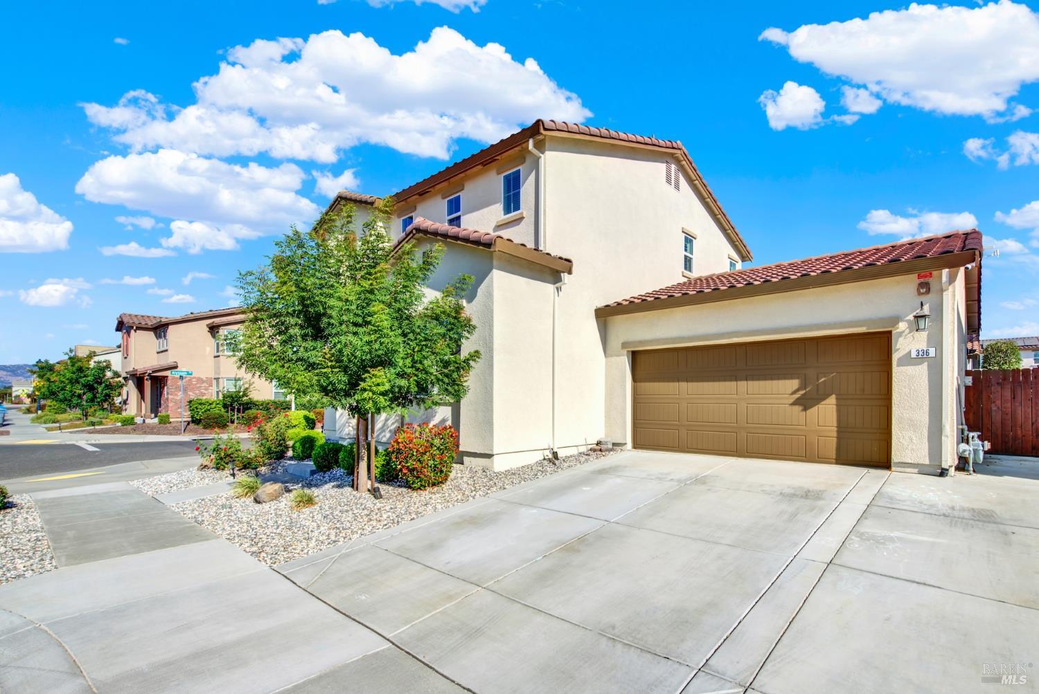 Detail Gallery Image 2 of 67 For 336 Primrose Dr, Vacaville,  CA 95687 - 4 Beds | 3 Baths
