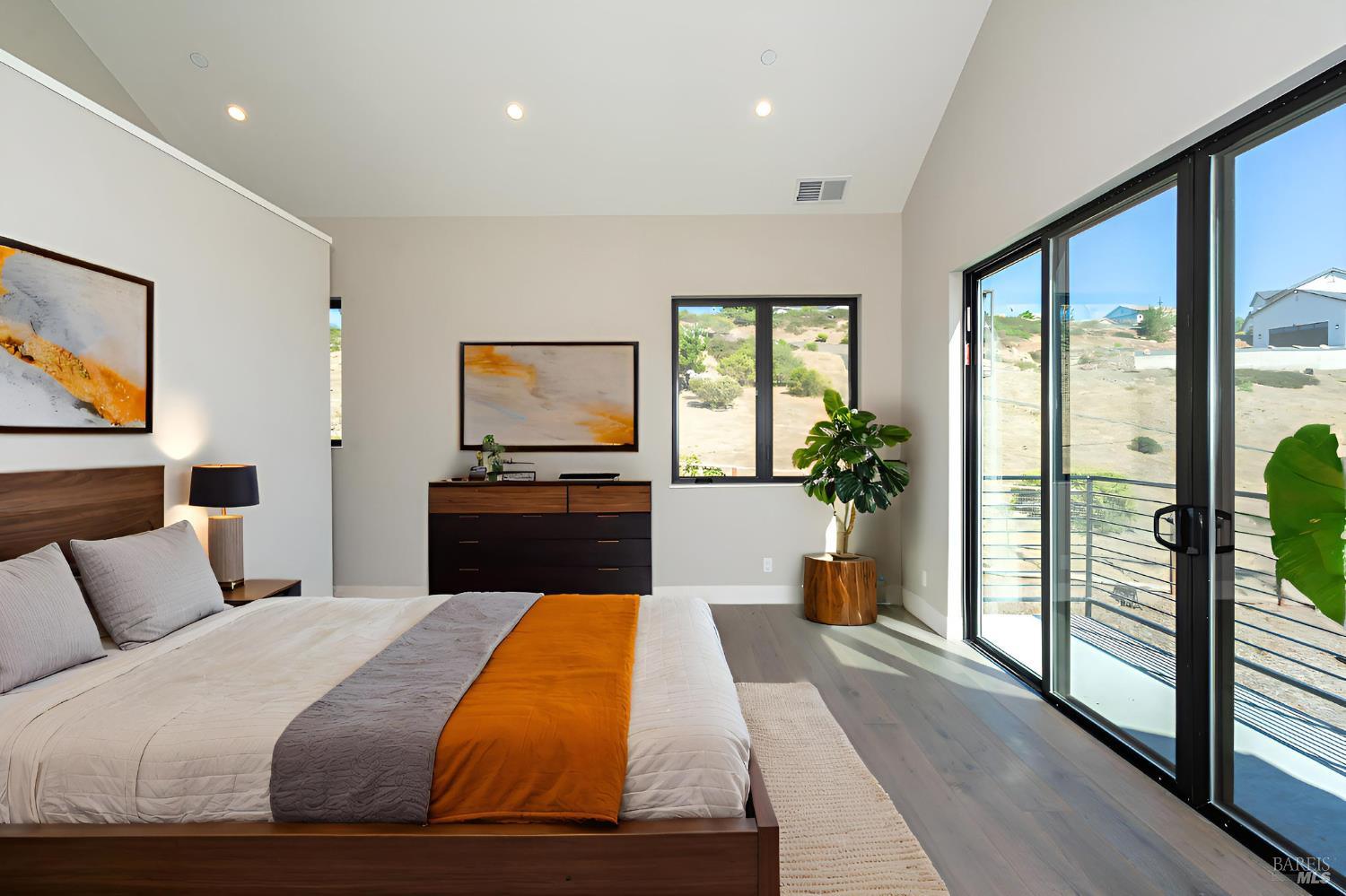 Detail Gallery Image 11 of 64 For 3842 Horizon View Way, Santa Rosa,  CA 95404 - 4 Beds | 3/2 Baths