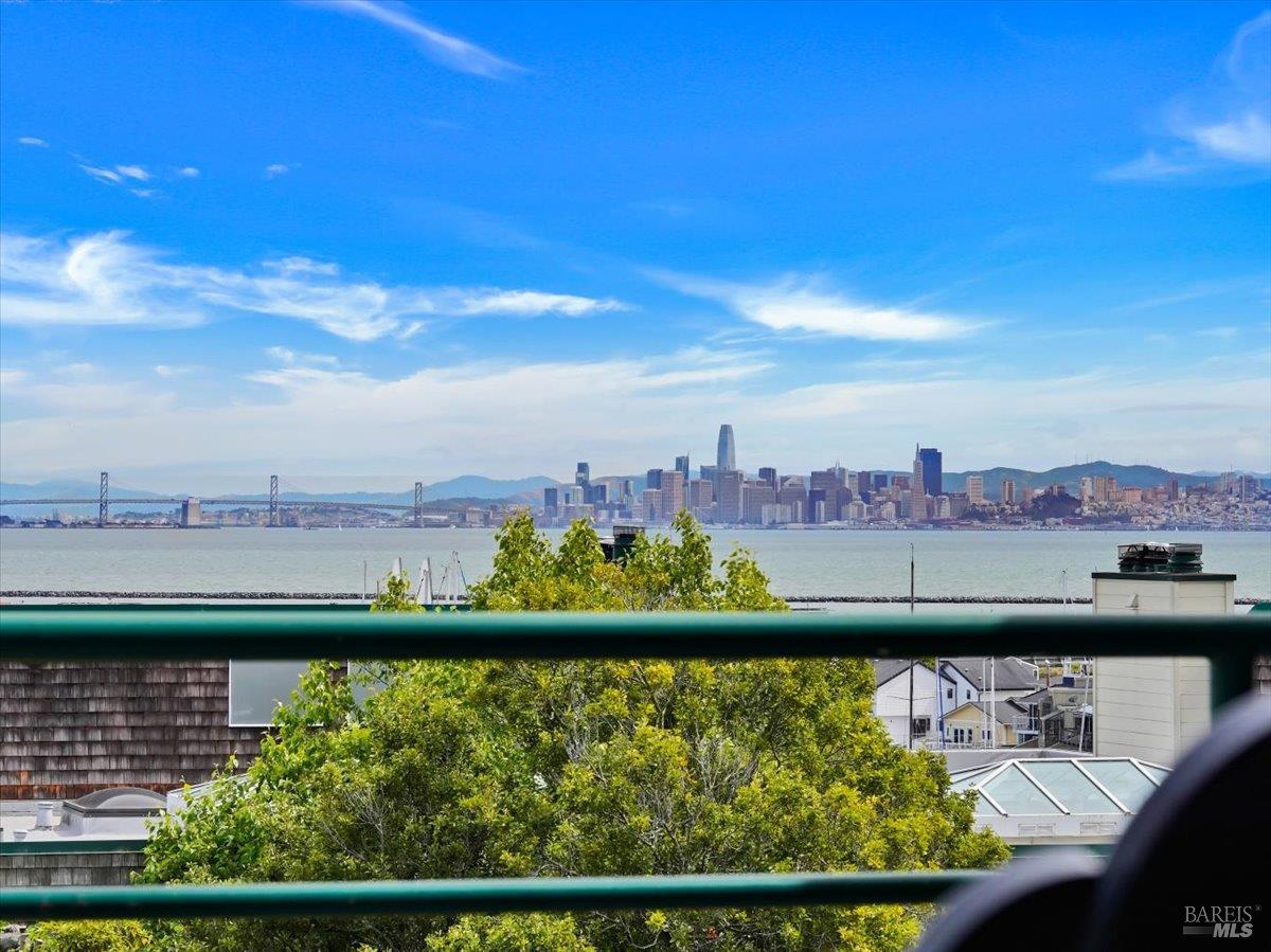 Detail Gallery Image 7 of 15 For 1201 Brickyard Way #105,  Richmond,  CA 94801 - 1 Beds | 1 Baths