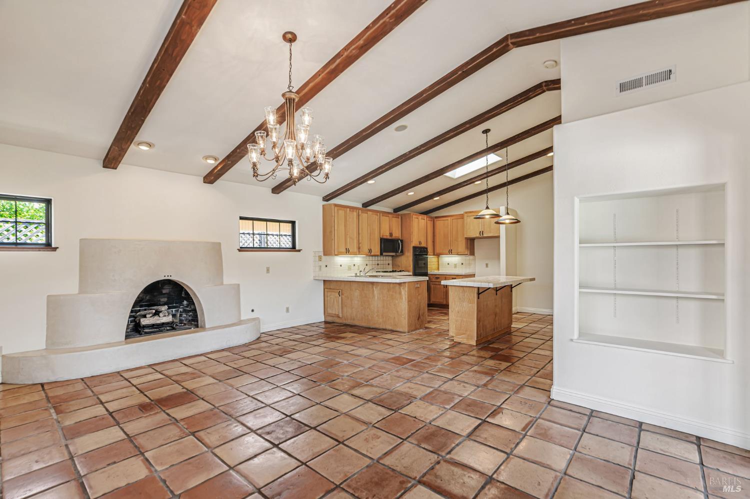 Detail Gallery Image 6 of 45 For 2213 Warwick Dr, Santa Rosa,  CA 95405 - 3 Beds | 2/1 Baths