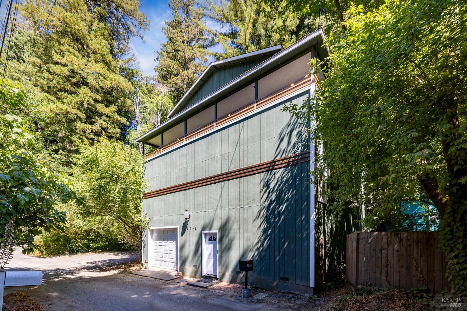 Detail Gallery Image 2 of 26 For 16799 Center Way, Guerneville,  CA 95446 - 5 Beds | 2 Baths