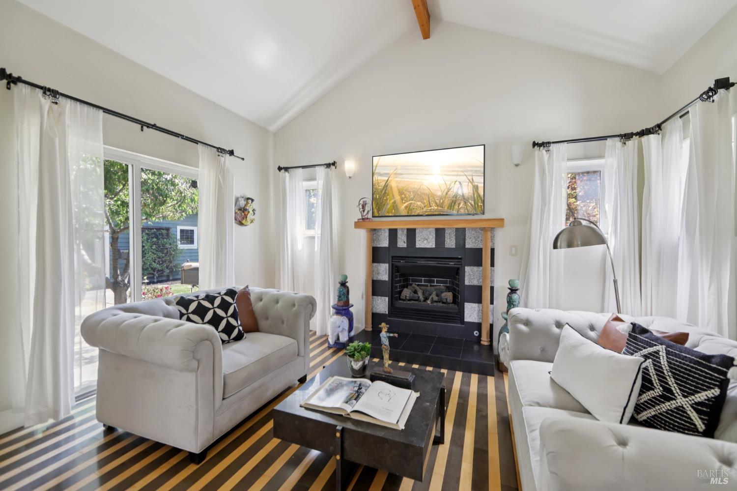 Detail Gallery Image 25 of 99 For 161 E D St, Benicia,  CA 94510 - 4 Beds | 3/1 Baths