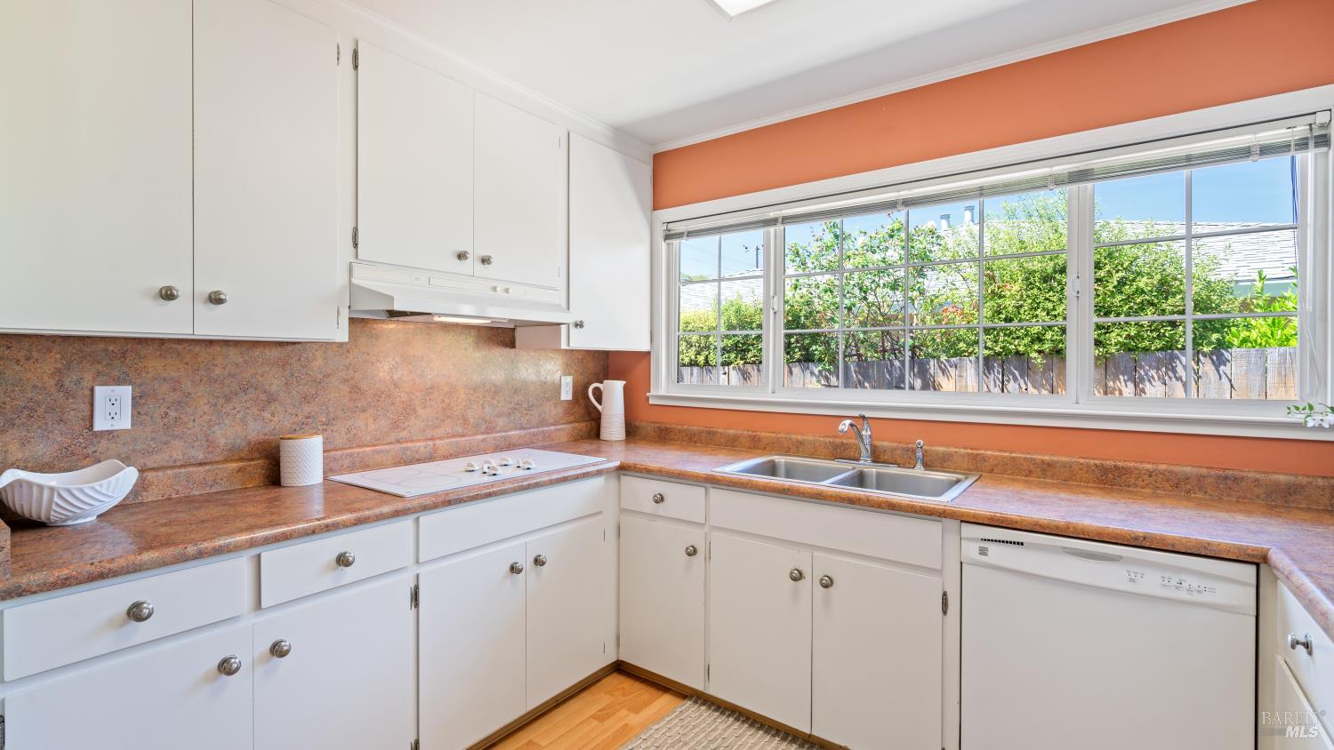 Detail Gallery Image 4 of 44 For 120 Meriam Dr, San Rafael,  CA 94903 - 3 Beds | 2/1 Baths
