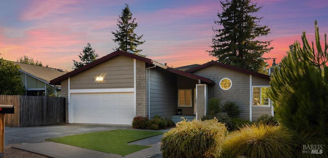 Detail Gallery Image 2 of 39 For 859 Green Way, Santa Rosa,  CA 95404 - 3 Beds | 2 Baths