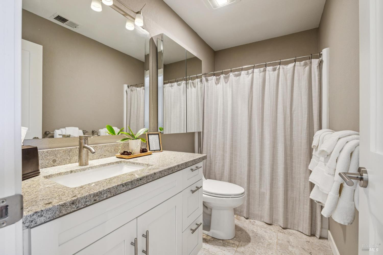 Detail Gallery Image 26 of 42 For 2 Columbine Ln, Novato,  CA 94947 - 3 Beds | 2/1 Baths