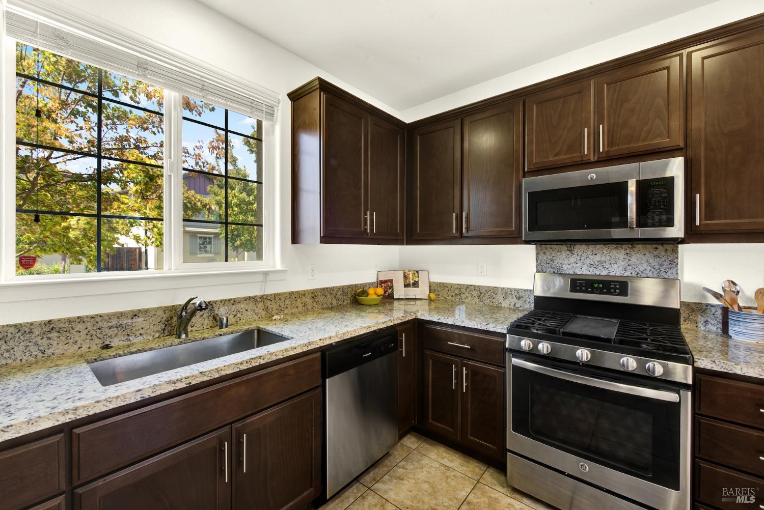Detail Gallery Image 27 of 71 For 399 Allegany Ct, Fairfield,  CA 94534 - 3 Beds | 2/1 Baths