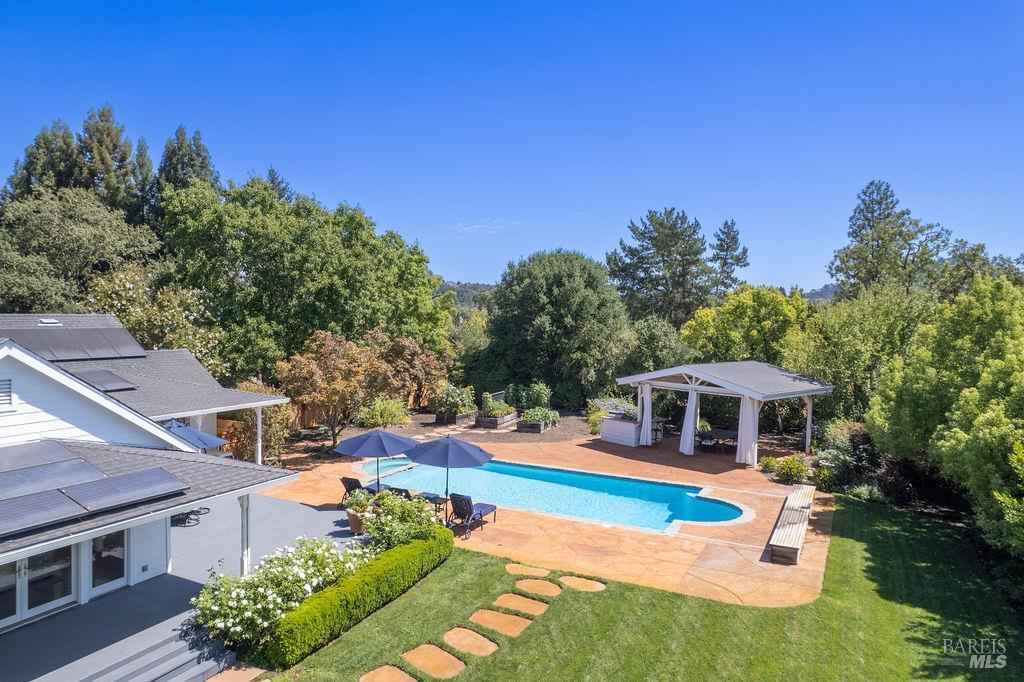 Detail Gallery Image 12 of 73 For 15119 Grove St, Healdsburg,  CA 95448 - 3 Beds | 4/1 Baths