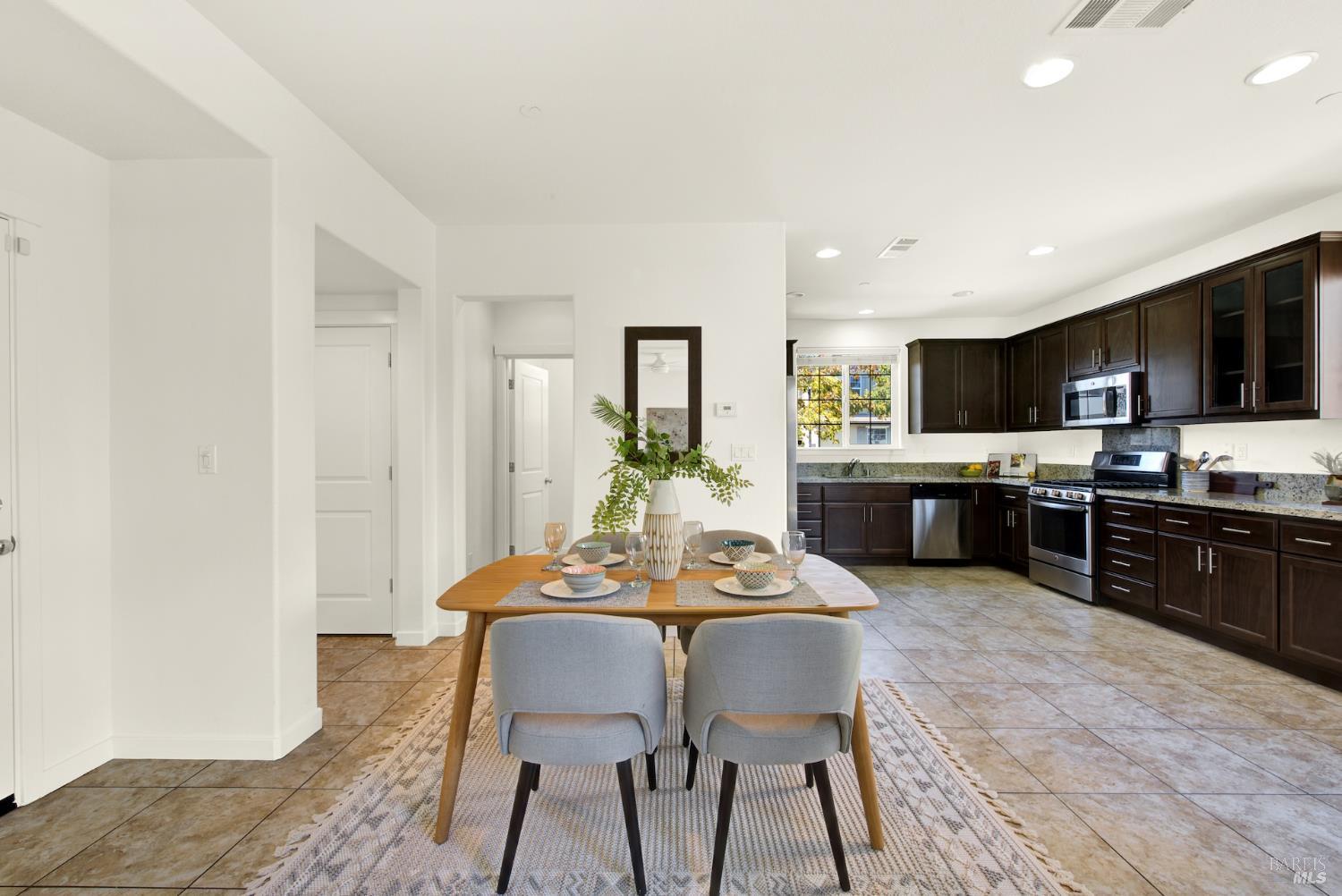 Detail Gallery Image 18 of 71 For 399 Allegany Ct, Fairfield,  CA 94534 - 3 Beds | 2/1 Baths
