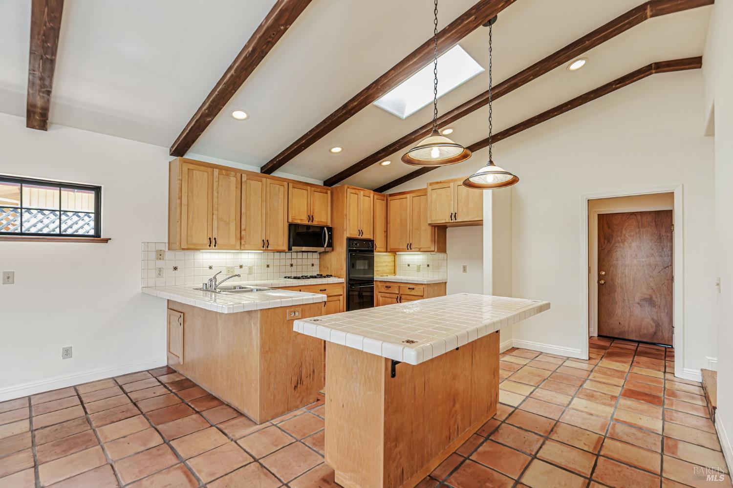 Detail Gallery Image 11 of 45 For 2213 Warwick Dr, Santa Rosa,  CA 95405 - 3 Beds | 2/1 Baths