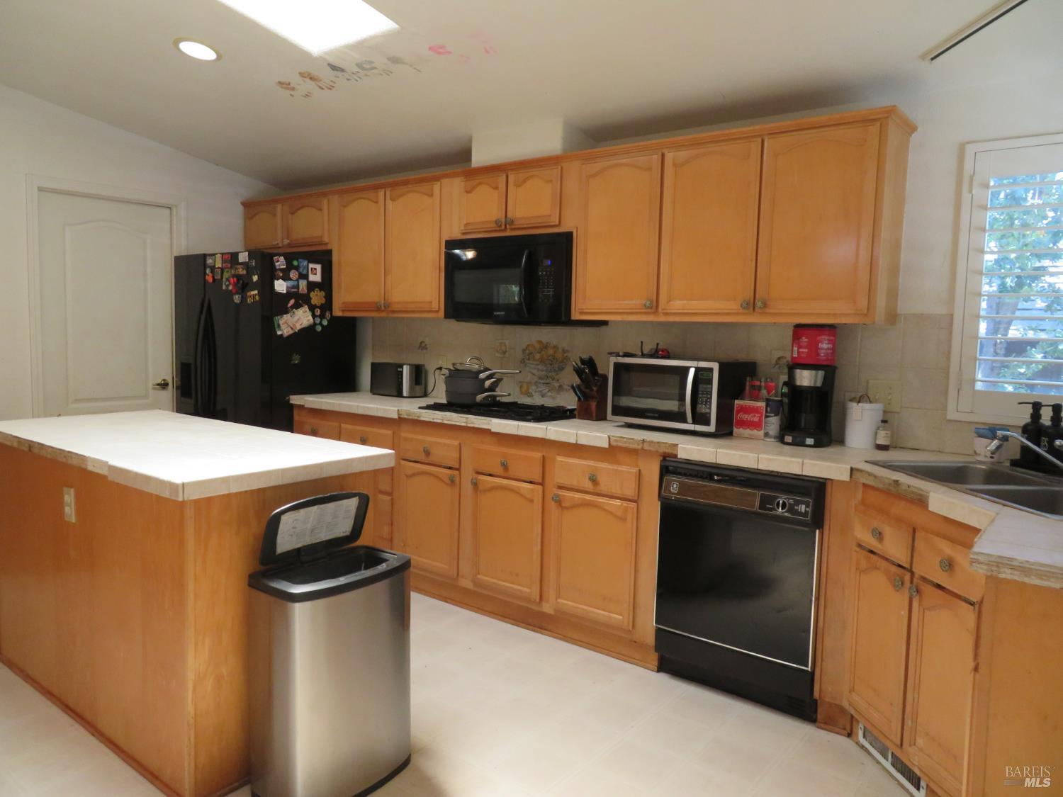 Detail Gallery Image 10 of 17 For 5312 Spain Ave, Santa Rosa,  CA 95409 - 3 Beds | 2 Baths