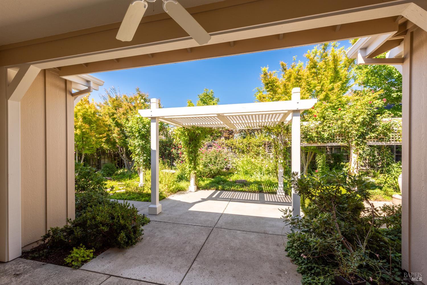 Detail Gallery Image 25 of 39 For 7518 Walnut Orchard Way, Santa Rosa,  CA 95409 - 3 Beds | 2 Baths