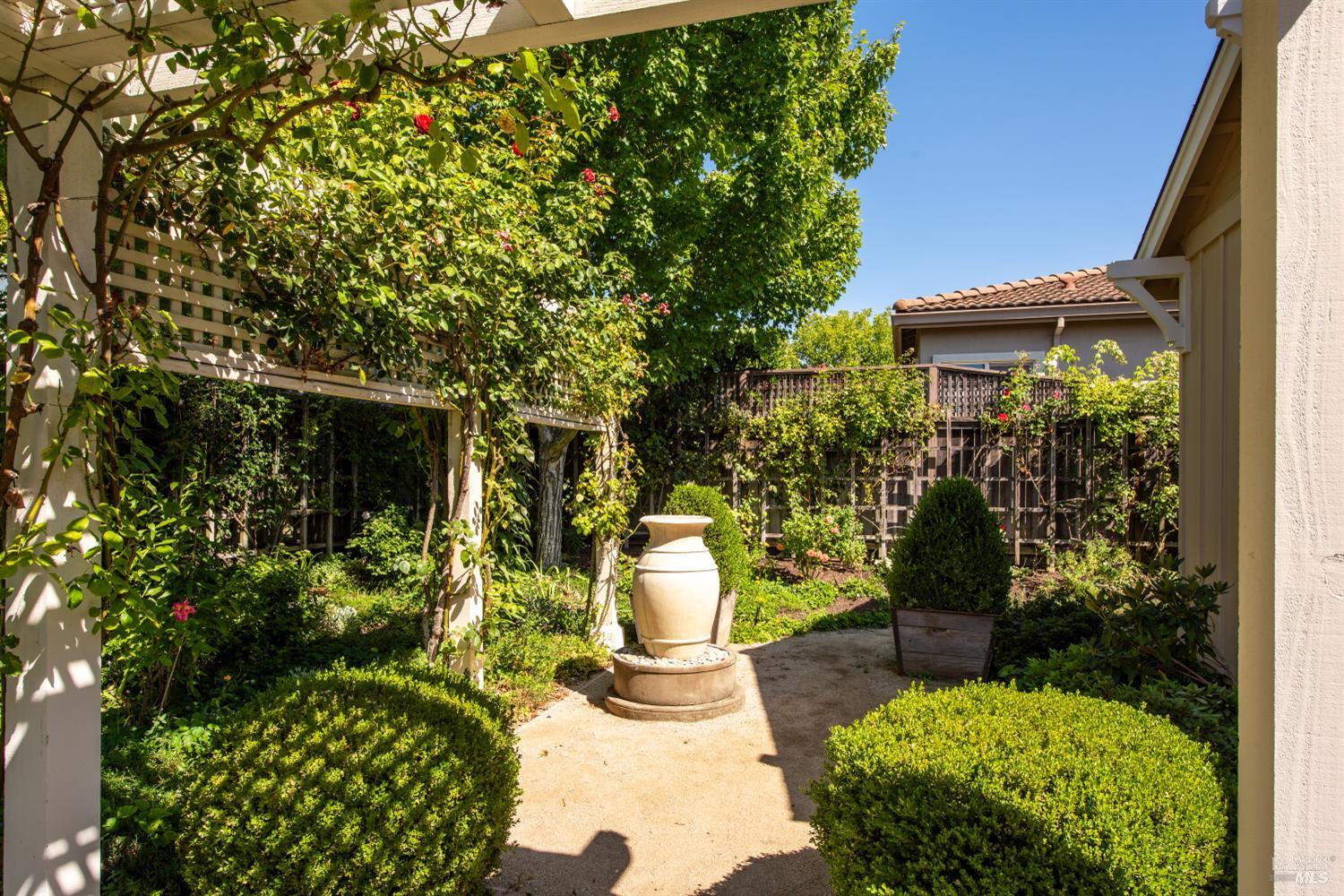 Detail Gallery Image 31 of 39 For 7518 Walnut Orchard Way, Santa Rosa,  CA 95409 - 3 Beds | 2 Baths