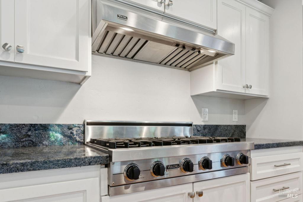 Detail Gallery Image 28 of 73 For 15119 Grove St, Healdsburg,  CA 95448 - 3 Beds | 4/1 Baths