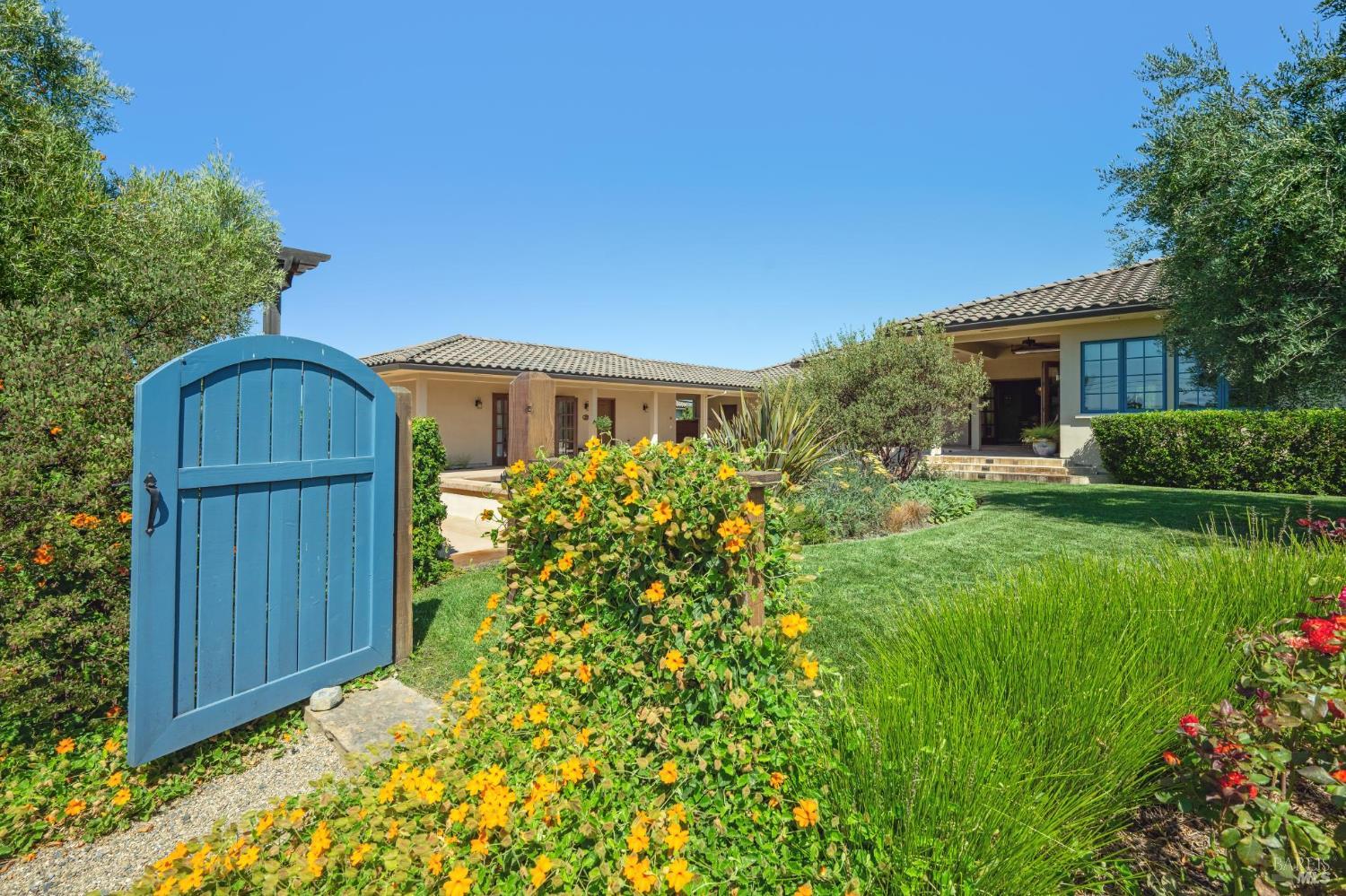 Detail Gallery Image 17 of 46 For 1057 Red Tail Rd, Healdsburg,  CA 95448 - 2 Beds | 3/1 Baths