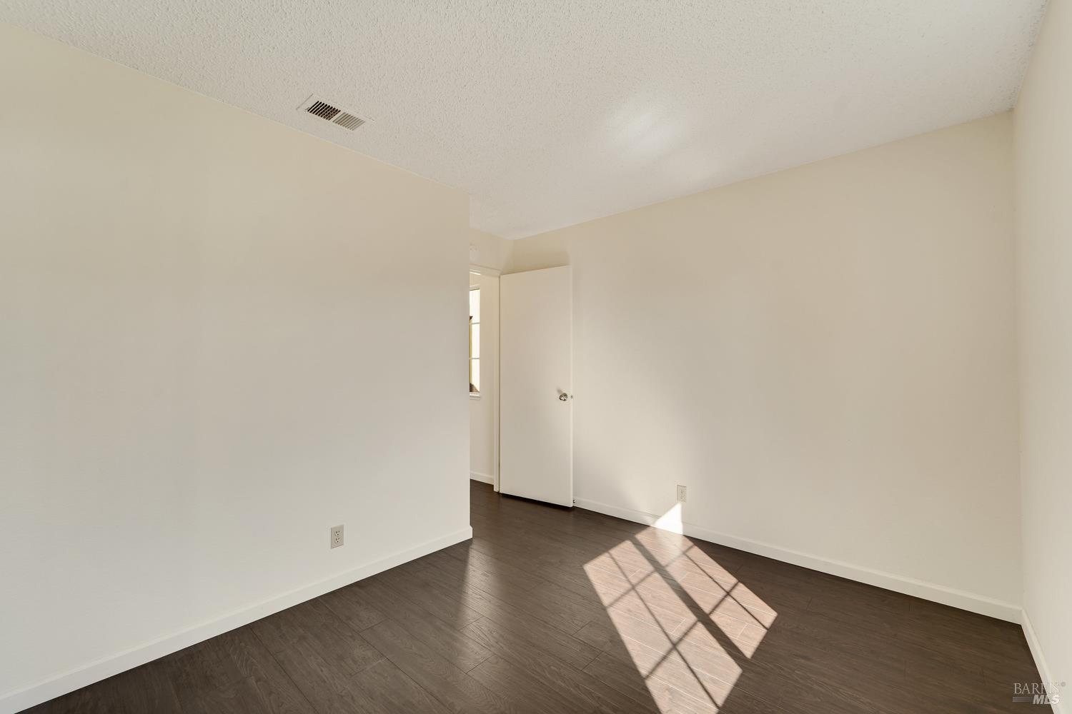 Detail Gallery Image 18 of 61 For 789 Barton Way, Benicia,  CA 94510 - 3 Beds | 2 Baths