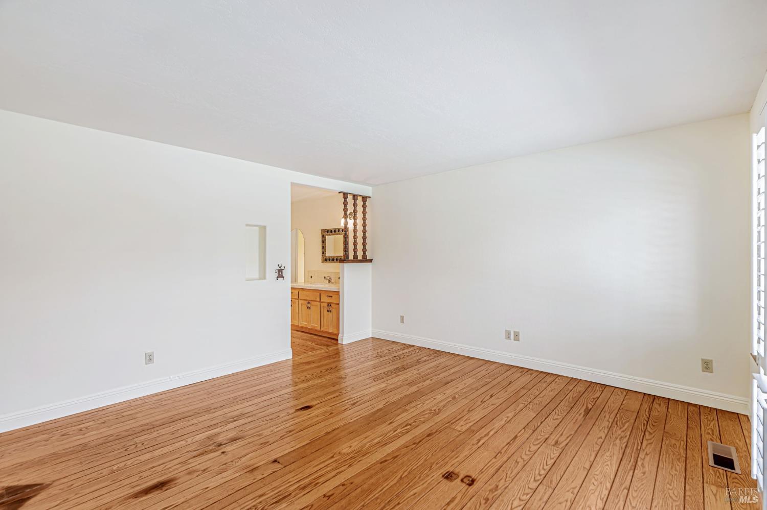 Detail Gallery Image 27 of 45 For 2213 Warwick Dr, Santa Rosa,  CA 95405 - 3 Beds | 2/1 Baths