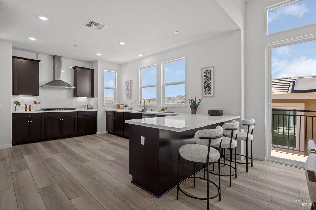 Detail Gallery Image 5 of 21 For 2 Topaz Ct, Petaluma,  CA 94952 - 3 Beds | 3 Baths