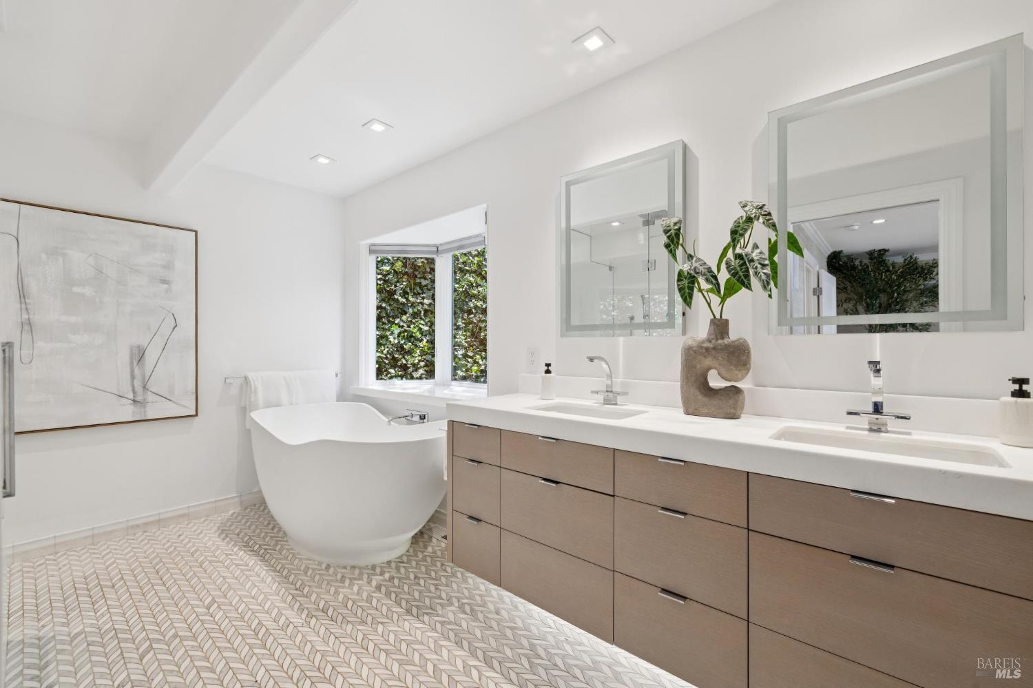 Detail Gallery Image 31 of 72 For 260 Spencer Ave, Sausalito,  CA 94965 - 5 Beds | 5 Baths