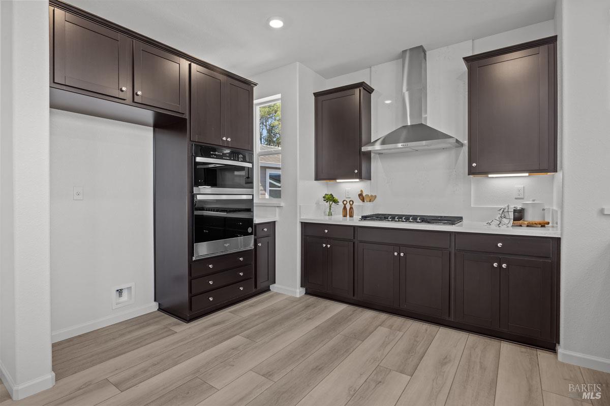 Detail Gallery Image 6 of 21 For 2 Topaz Ct, Petaluma,  CA 94952 - 3 Beds | 3 Baths