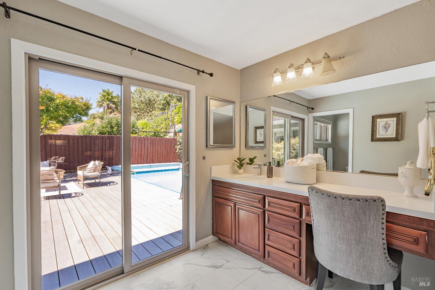 Detail Gallery Image 14 of 33 For 936 Patricia Way, San Rafael,  CA 94903 - 3 Beds | 2 Baths