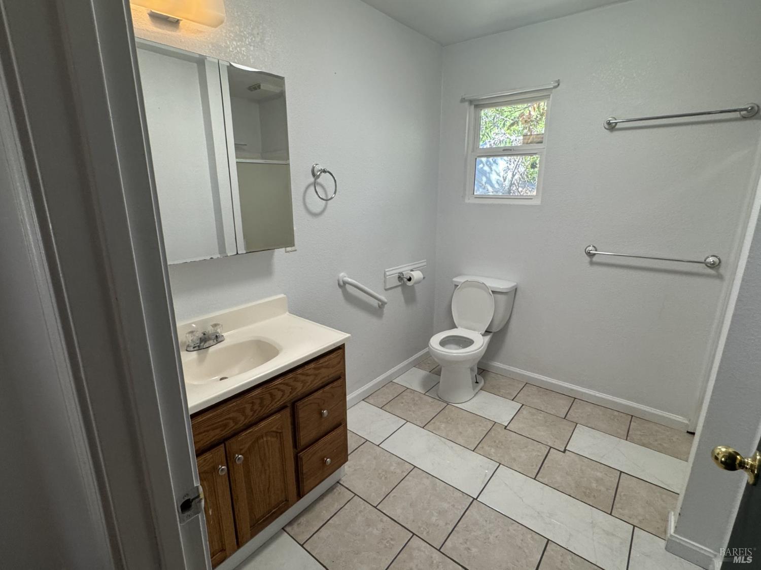 Detail Gallery Image 16 of 21 For 4940 Spruce St, Clearlake,  CA 95422 - 4 Beds | 2 Baths