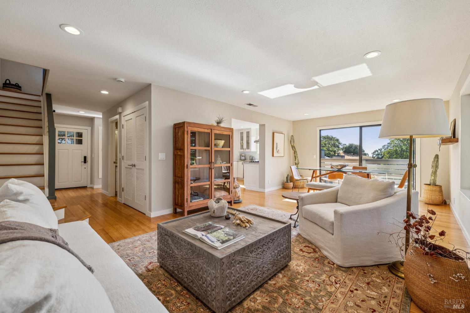 Detail Gallery Image 6 of 42 For 2 Columbine Ln, Novato,  CA 94947 - 3 Beds | 2/1 Baths