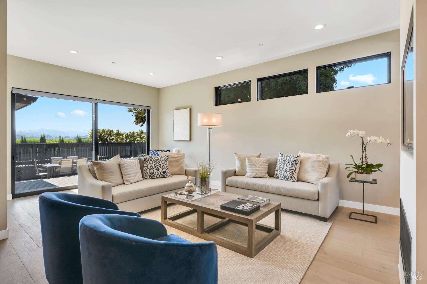 Detail Gallery Image 11 of 45 For 696 Hawthorne Dr, Tiburon,  CA 94920 - 3 Beds | 2 Baths