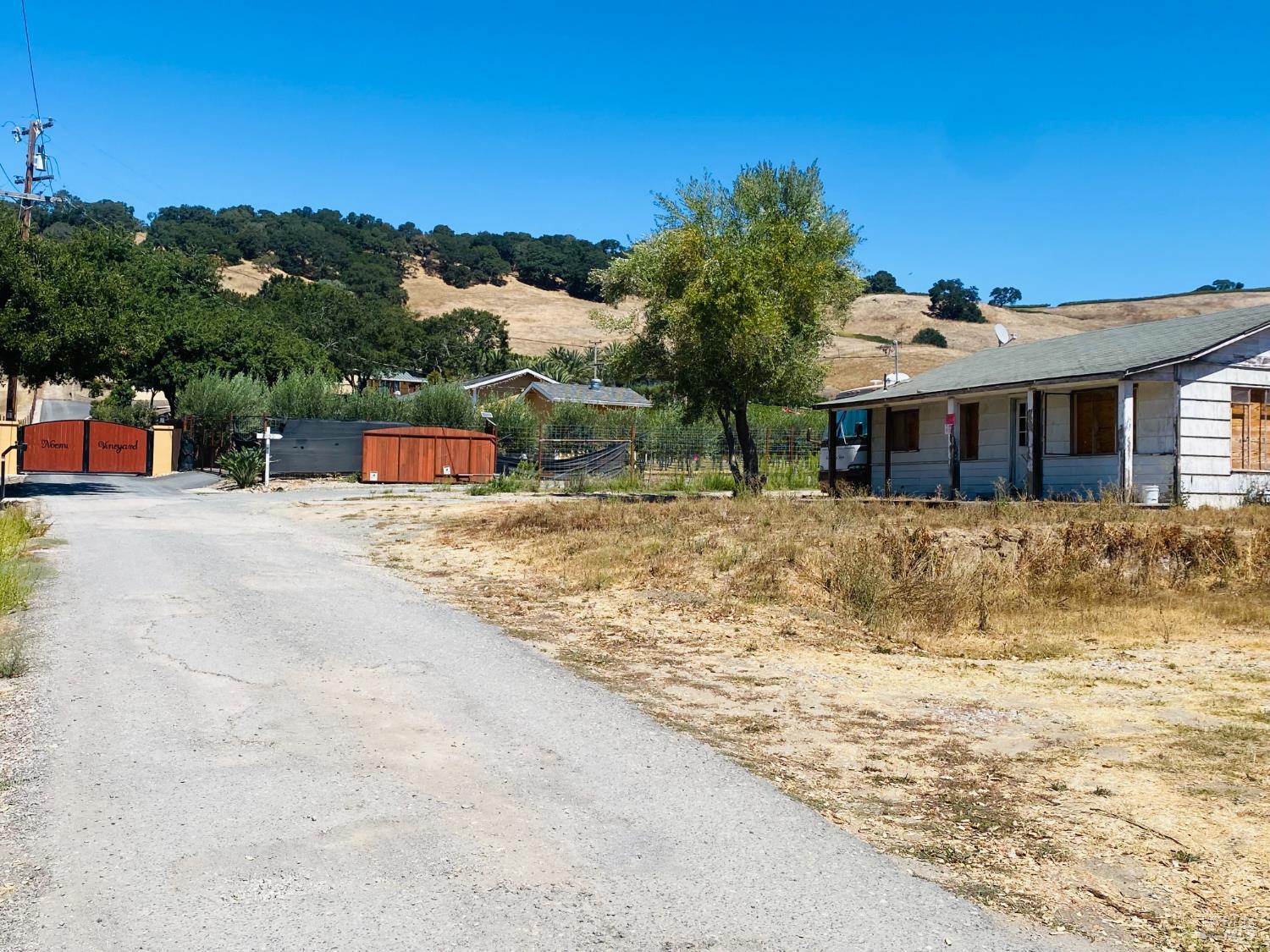Detail Gallery Image 2 of 13 For 1920 N. Kelly Rd, Napa,  CA 94558 - – Beds | – Baths