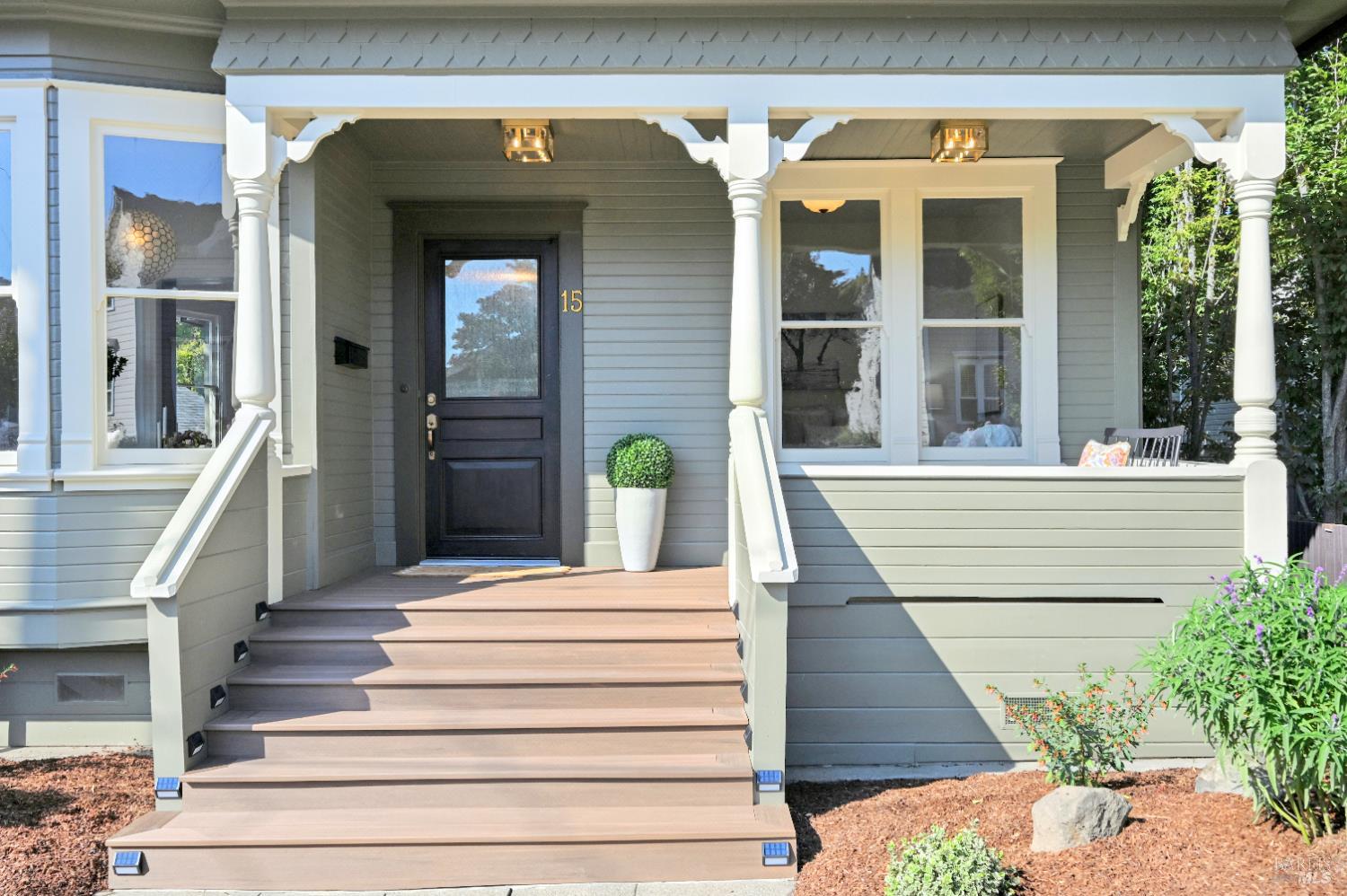 Detail Gallery Image 3 of 66 For 15 8th St, Petaluma,  CA 94952 - 3 Beds | 2/1 Baths