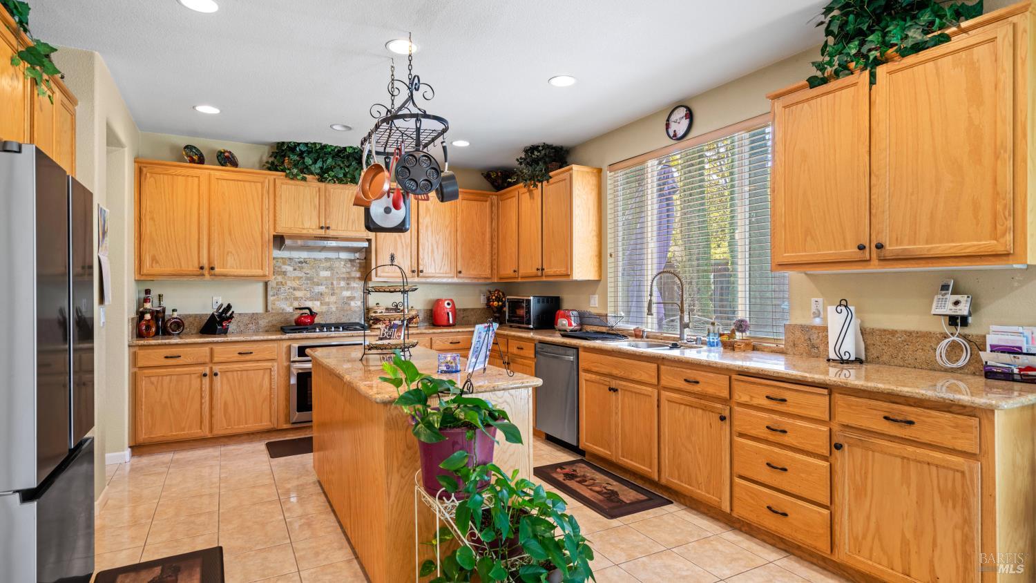 Detail Gallery Image 15 of 57 For 3501 Sunny Hill Ct, Fairfield,  CA 94534 - 4 Beds | 4/1 Baths