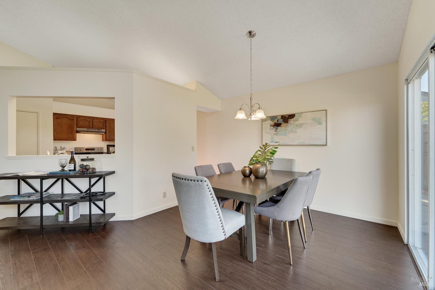 Detail Gallery Image 11 of 61 For 789 Barton Way, Benicia,  CA 94510 - 3 Beds | 2 Baths