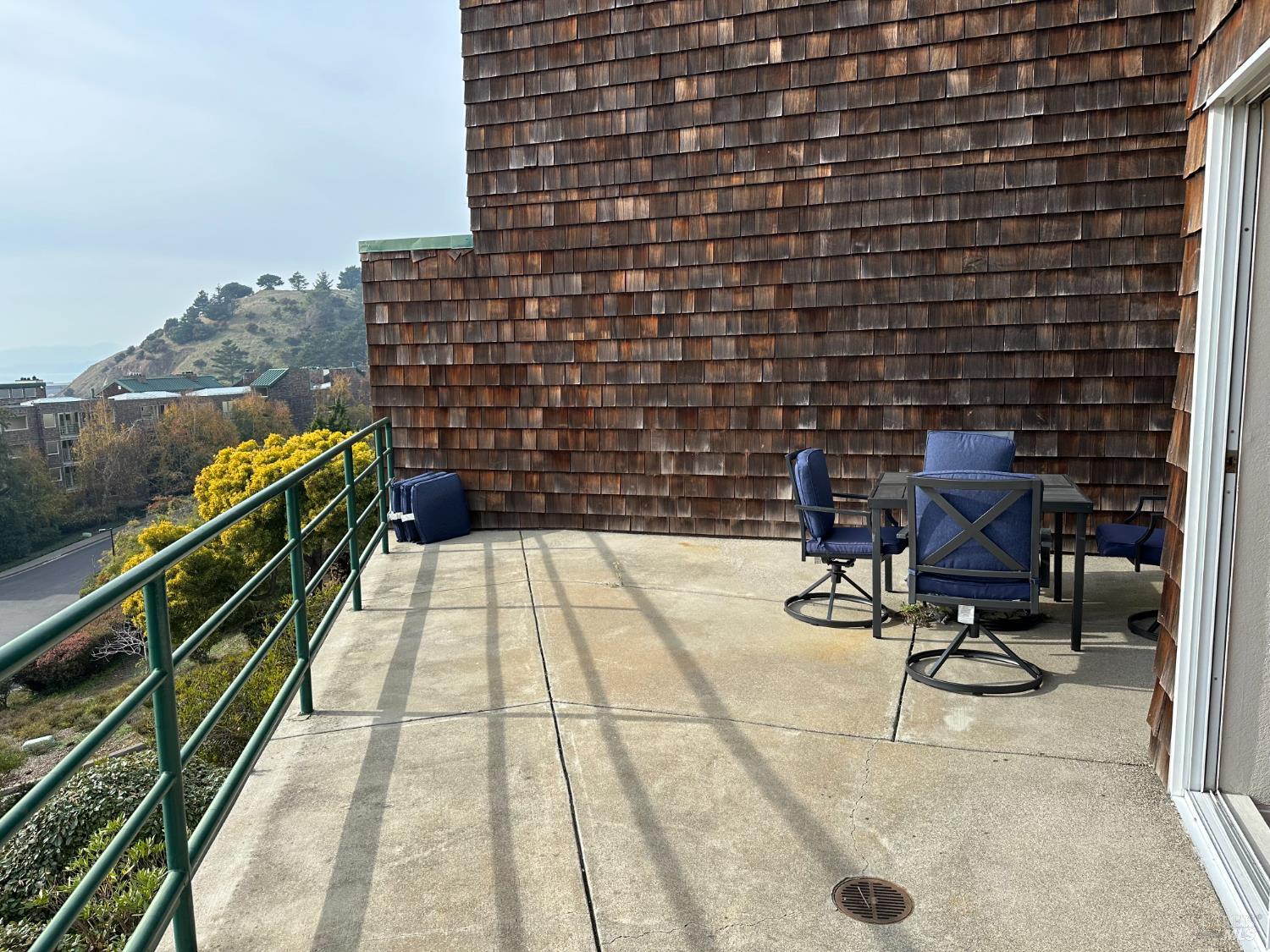 Detail Gallery Image 5 of 15 For 1201 Brickyard Way #105,  Richmond,  CA 94801 - 1 Beds | 1 Baths