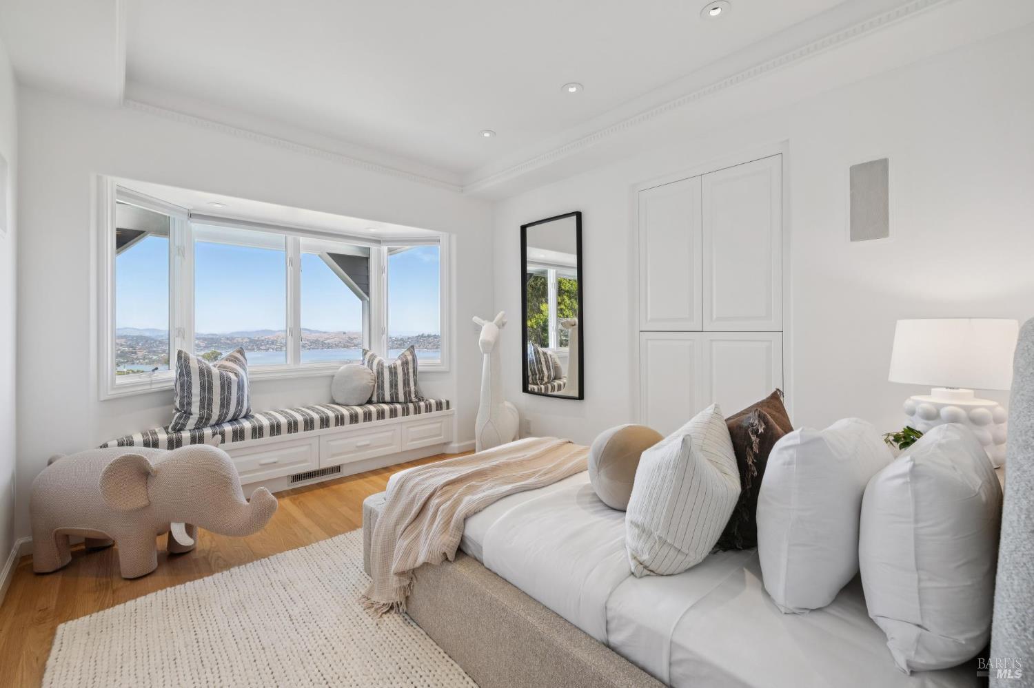 Detail Gallery Image 53 of 72 For 260 Spencer Ave, Sausalito,  CA 94965 - 5 Beds | 5 Baths