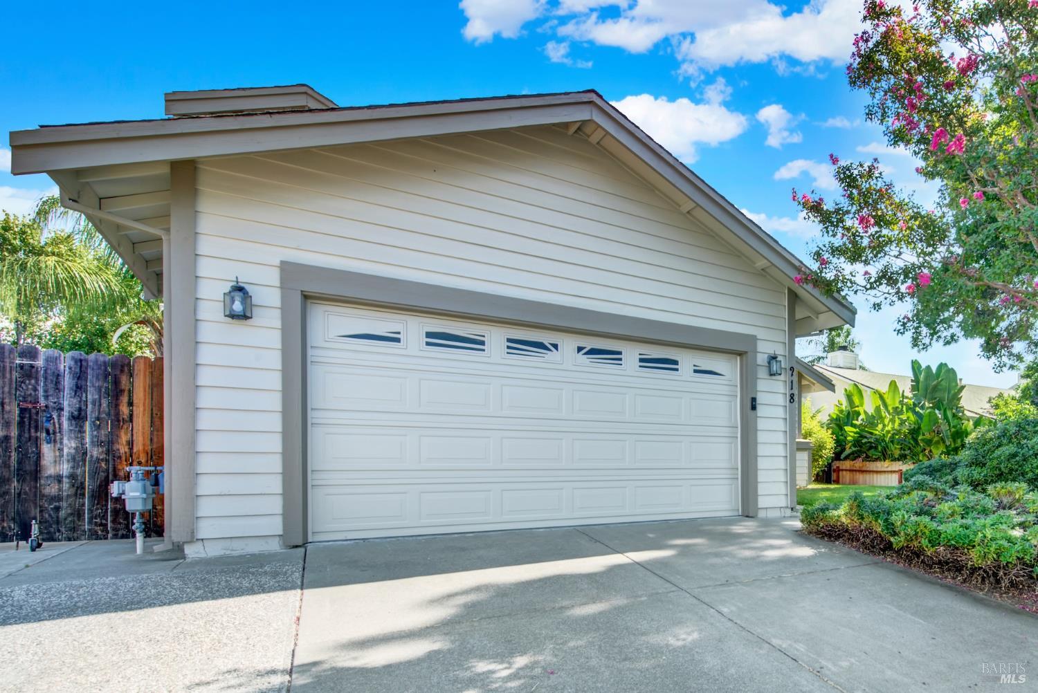 Detail Gallery Image 9 of 99 For 218 Donegal Ct, Vacaville,  CA 95688 - 4 Beds | 2/1 Baths