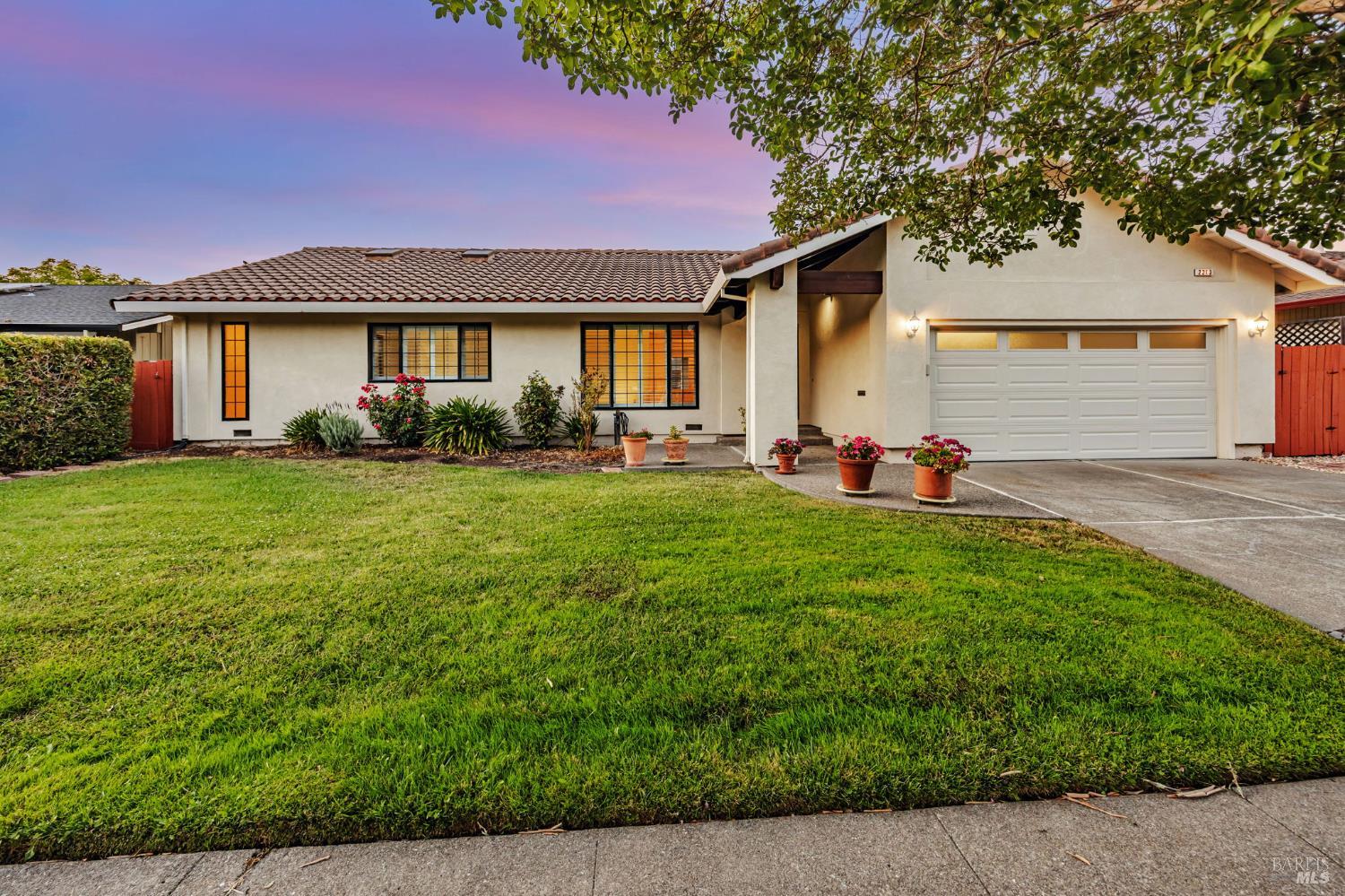 Detail Gallery Image 1 of 45 For 2213 Warwick Dr, Santa Rosa,  CA 95405 - 3 Beds | 2/1 Baths
