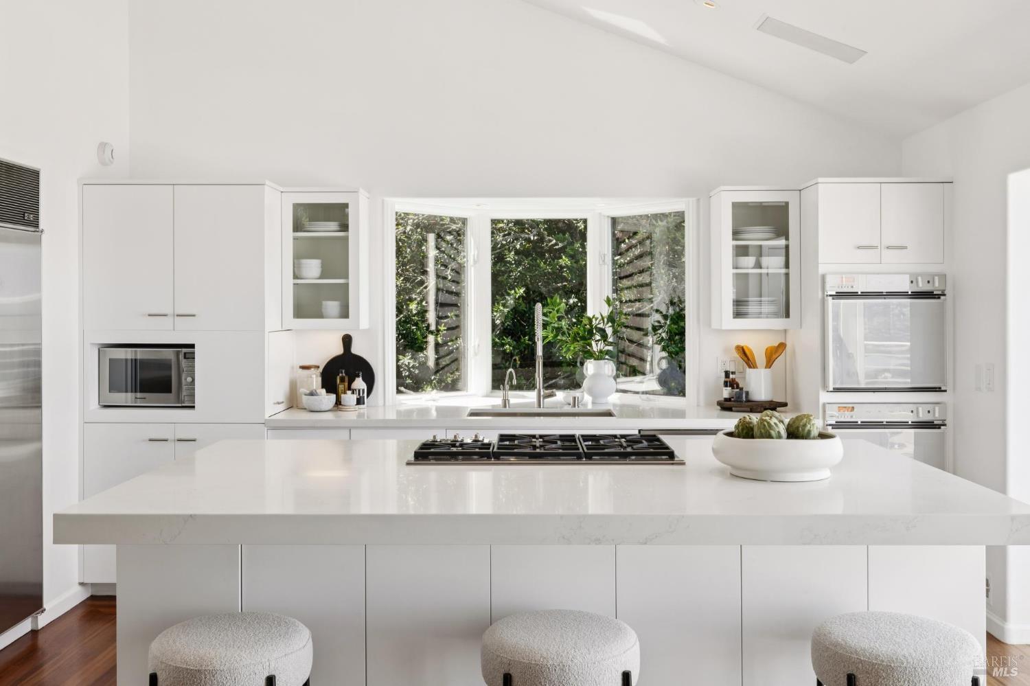 Detail Gallery Image 11 of 72 For 260 Spencer Ave, Sausalito,  CA 94965 - 5 Beds | 5 Baths